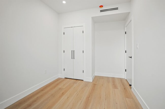 Building Photo - 31 W 46th St