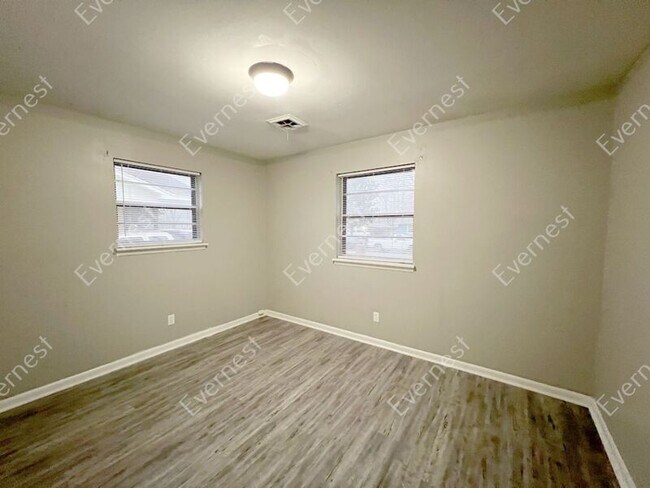 Building Photo - 7809 Bradley Dr