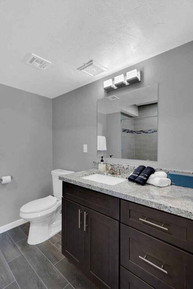 Building Photo - 6240 E River Rd