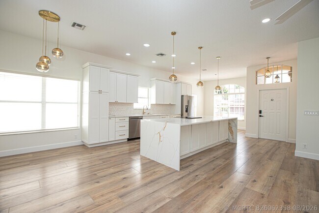 Building Photo - 10881 La Salinas Cir