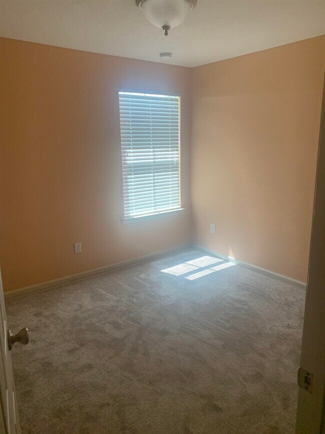 Building Photo - 200 Sienna Pl