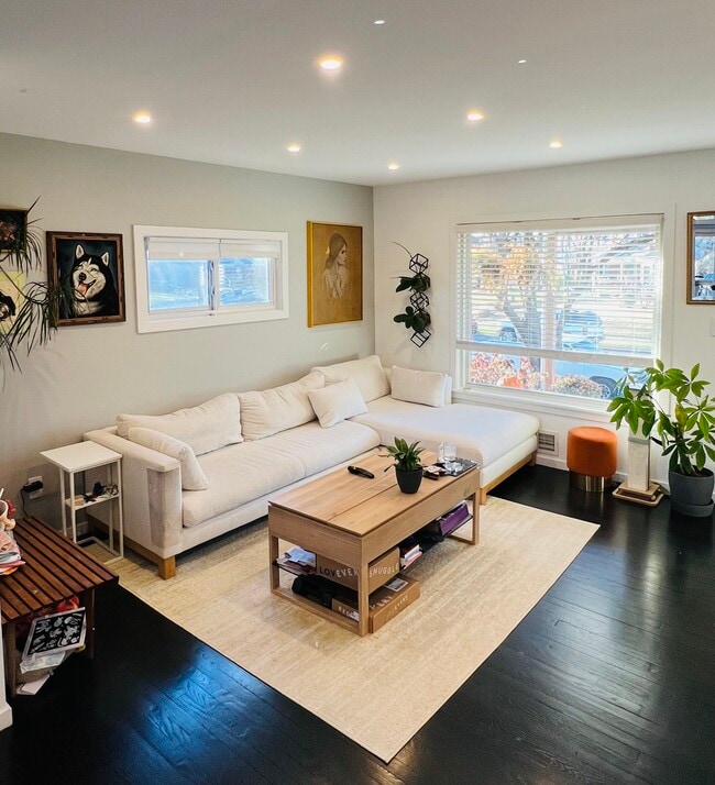 Building Photo - 7823 Charlesmont Rd