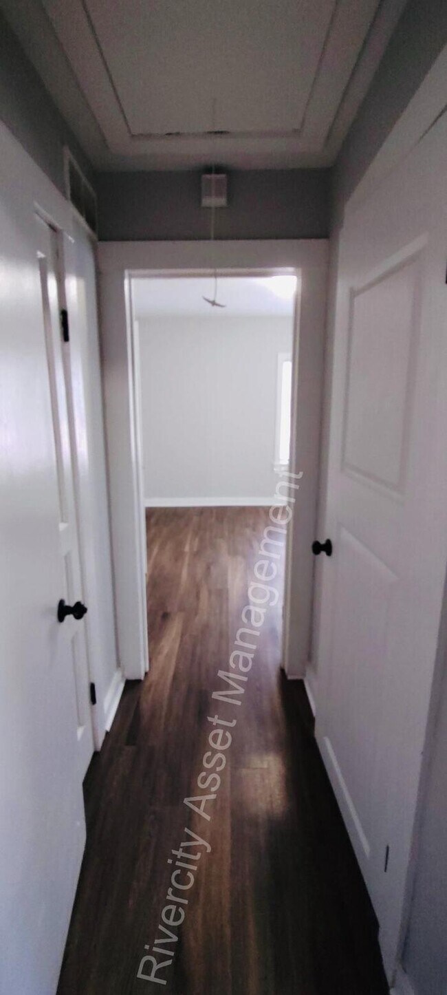 Building Photo - Gorgeous home is Frayser!!!!