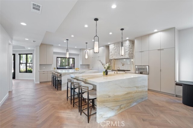 Building Photo - 17437 Oak Creek Ct