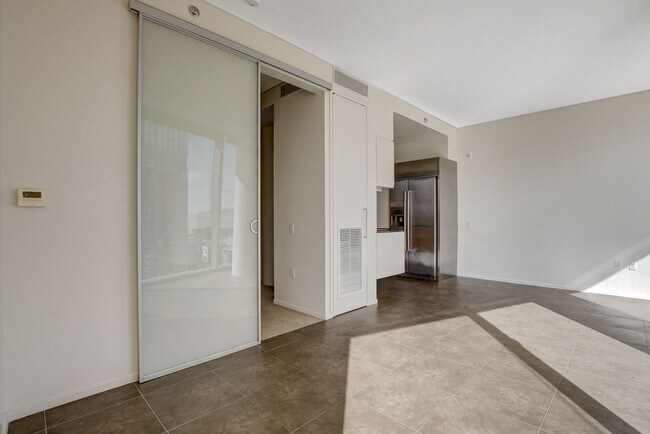 Building Photo - Veer Towers 1501E- 1Bd/1Ba Residence with Views of Waldorf Astoria/MGM/Airport