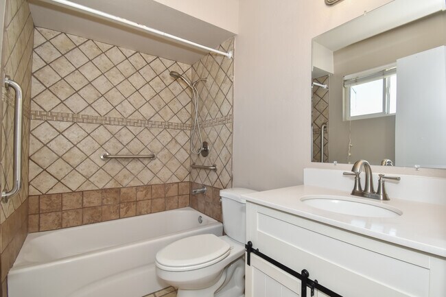 Building Photo - 2490 W Yowell Ct