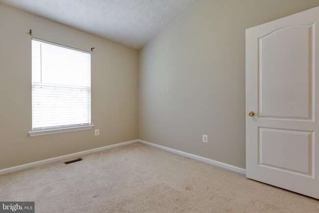 Building Photo - 3274 Halcyon Ct