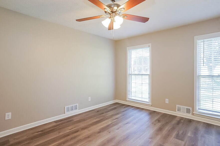 Building Photo - 529 Valleyview Dr