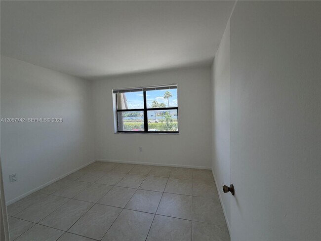 Building Photo - 411 NW 100th Pl