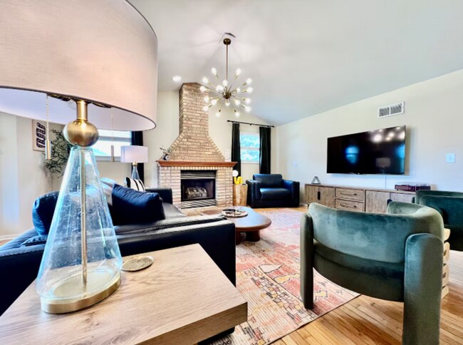 Building Photo - Large, stylish home in heart of Liberty twp.