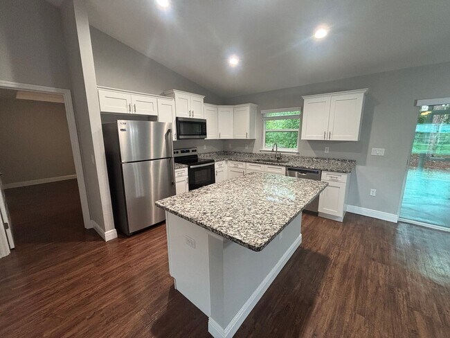 Building Photo - Custom Home - Desirable Citrus Springs Nei...