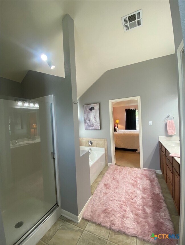 Building Photo - 5704 Meadow Wood Dr