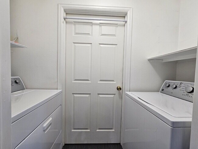 Building Photo - 12820 Ironstone Way