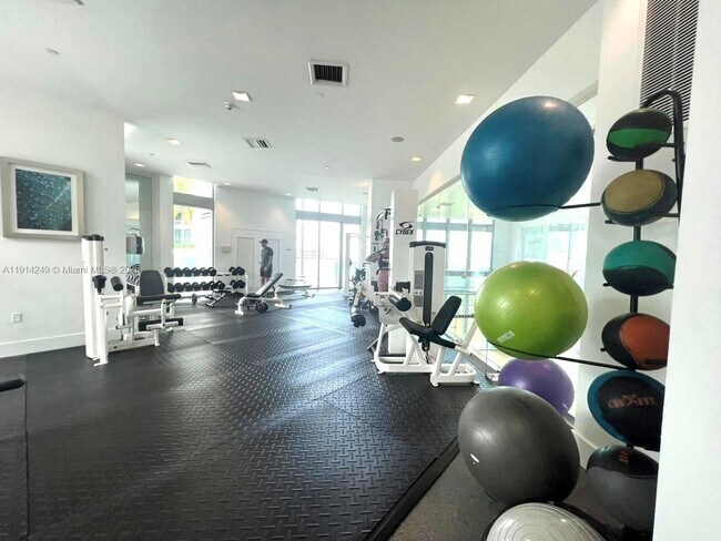 Building Photo - 350 S Miami Ave