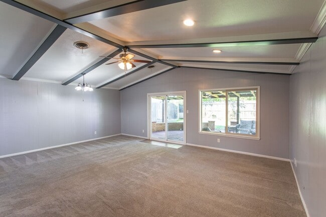 Building Photo - Beautiful 3 bedroom 2 bath home in Fountai...