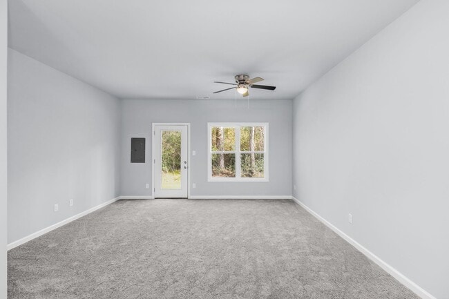 Building Photo - 132 Buckhorn Ave