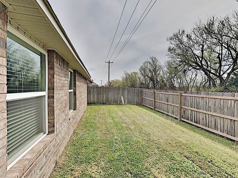 Building Photo - 9304 NW 70th St