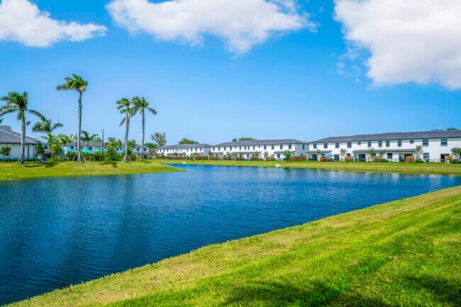 Building Photo - 3024 Green Palm Ct