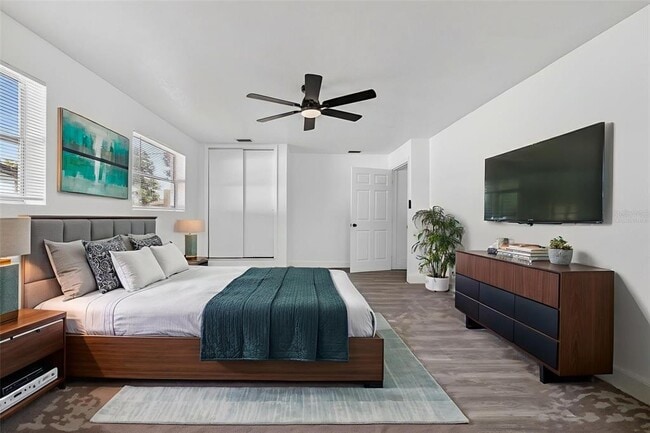 Building Photo - 3034 Touraine Ave