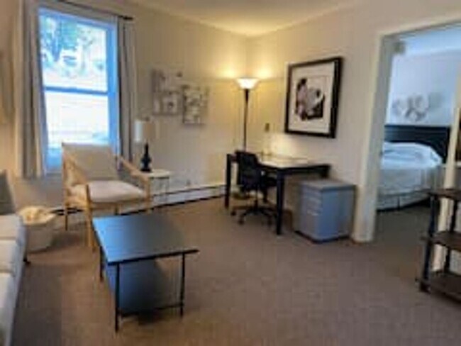 Building Photo - Cresent NE Apartments
