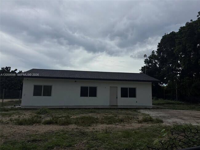 Building Photo - 15430 SW 194th Ave