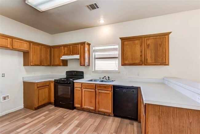 Building Photo - 2808 Southampton Way