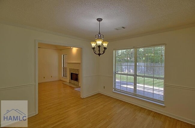 Building Photo - 555 Wellington Way
