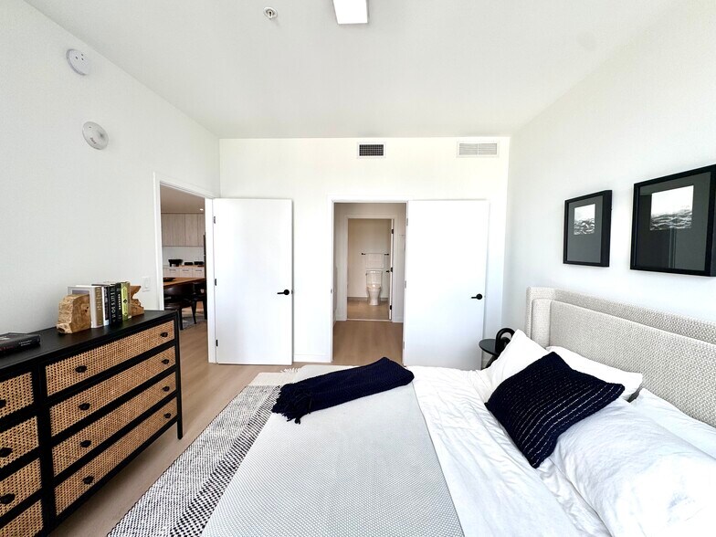 Building Photo - 3026 NW 1st Ave