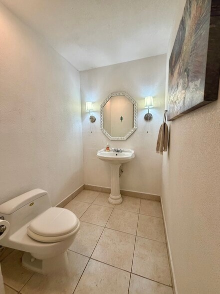 Building Photo - 695 A1A N