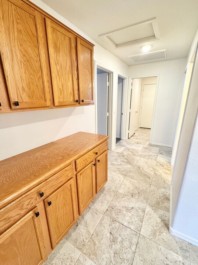 Building Photo - Meticulously Maintained 3 Bedroom + Den Single Level Home! Fantastic Low Backyard.