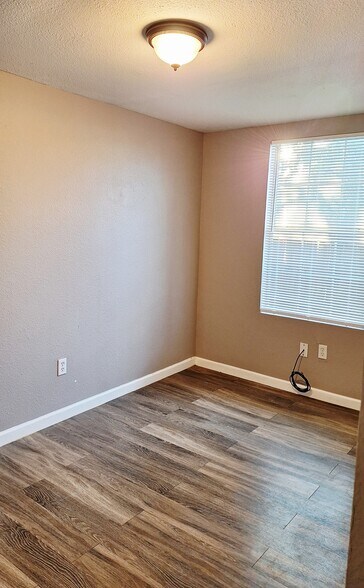 Unit #4 - 130 Glenwood Ct