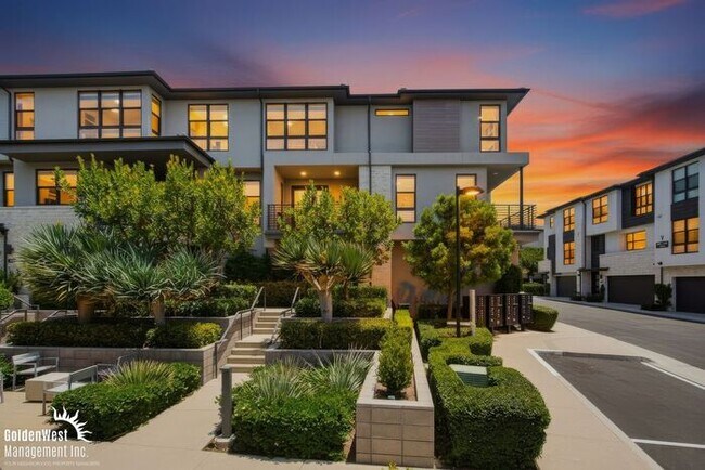 Building Photo - Modern and Stylish 2Bdm 2.5Ba Home in the Civita Community of Mission Valley!
