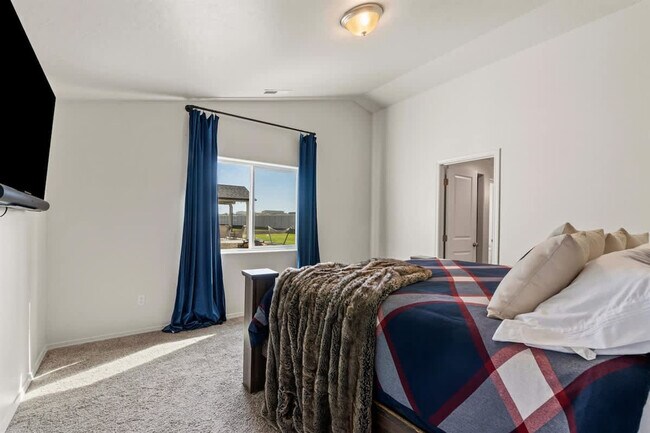 Building Photo - 347 S 10th Ave