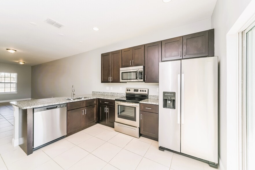 Building Photo - 530 Imperial Pl