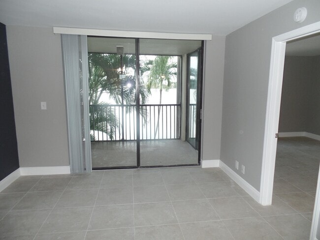 Building Photo - 118 Lake Emerald Dr