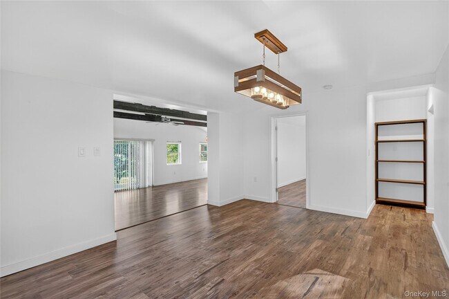 Building Photo - 9 Wickes Ln
