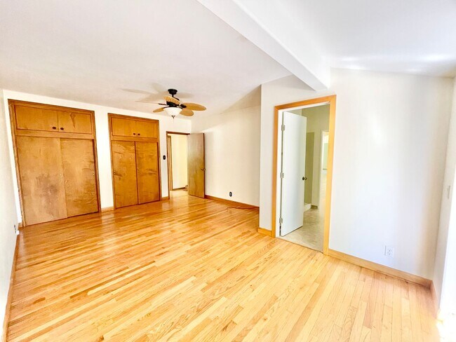 Building Photo - $3,900/month – Rare Country Feel on an Expansive Lot in One of Santa Rosa's Desirable Neighborhoods!