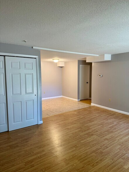 Primary Photo - 4 Post Oak Ln