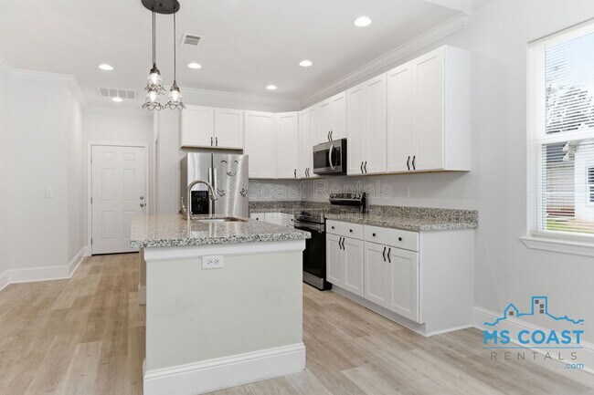 Building Photo - 15334 Oak Creek Cove