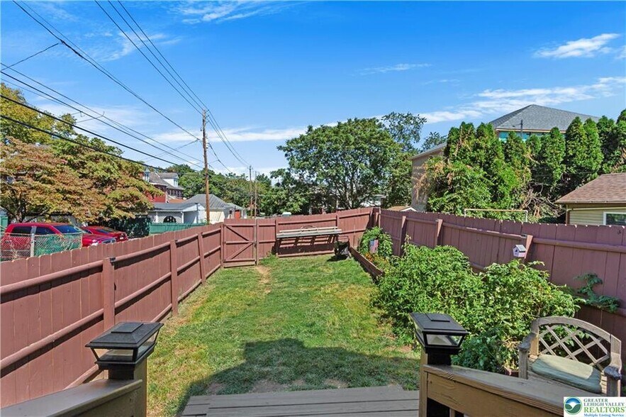 Building Photo - 413 Woodlawn Ave