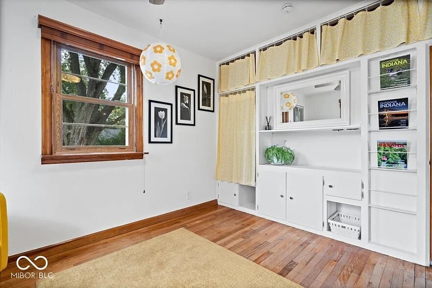 Building Photo - 636 S Broadway St