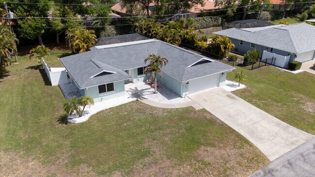 Building Photo - 153 Hourglass Dr