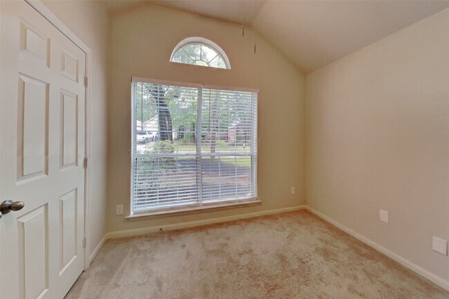 Building Photo - 175 Merryweather Pl