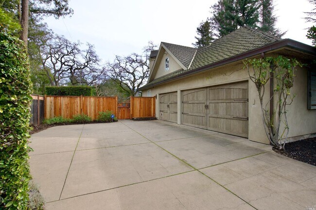 Building Photo - 1571 Silver Trail