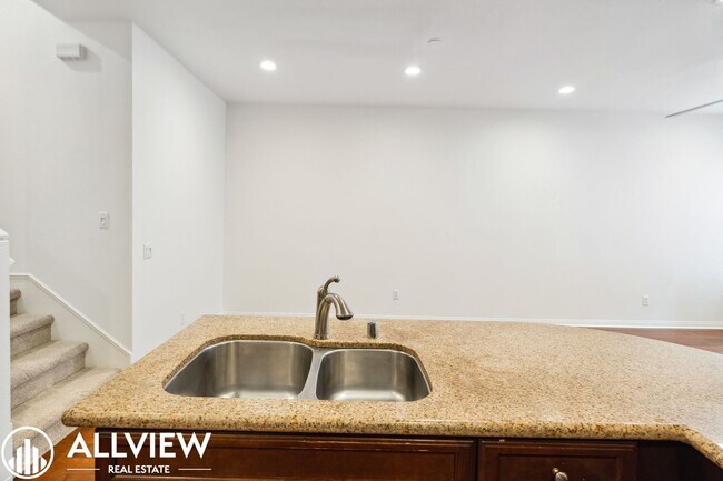 Building Photo - Modern 2 Bed, 2.5 Bath Townhome Available in Aliso Viejo!