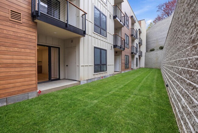 Building Photo - 25 S Riverside Ave