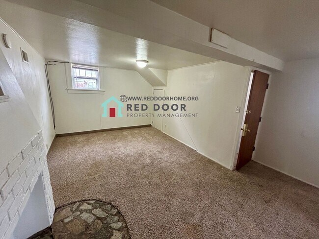 Building Photo - 1013 5th Ave N