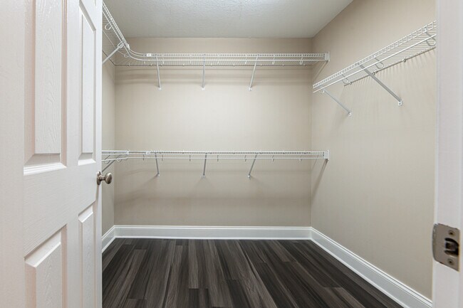 Building Photo - 637 Marston Ln