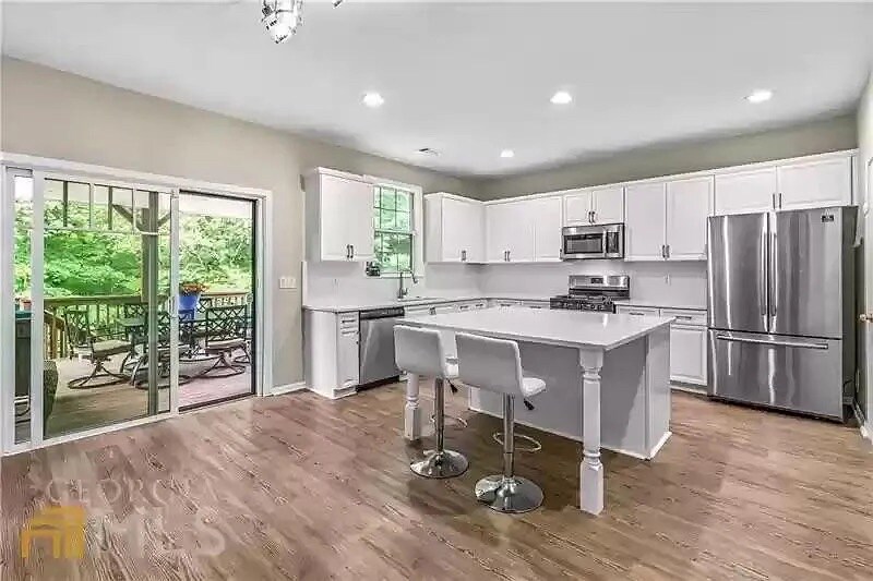 Building Photo - Room in House on Weller Tr NE