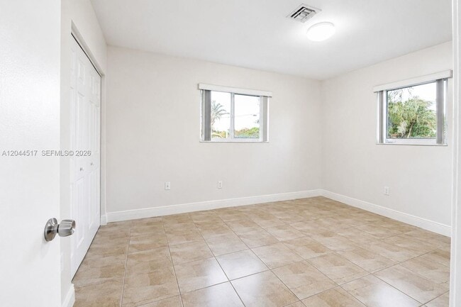 Building Photo - 15445 SW 99th Ave